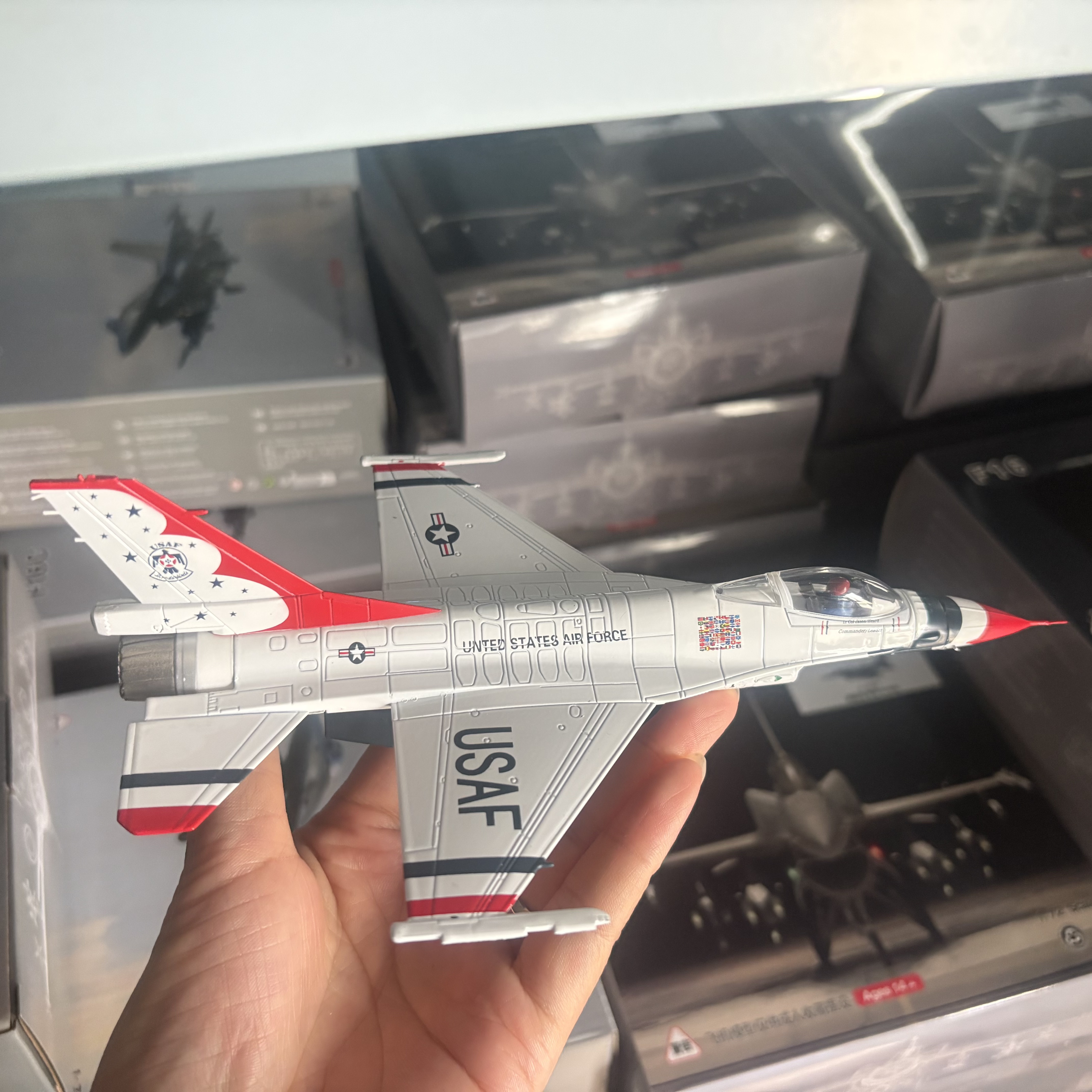 1/72 Scale U.S. Air Force F-16 - Model Kit F16 recensie en prijs