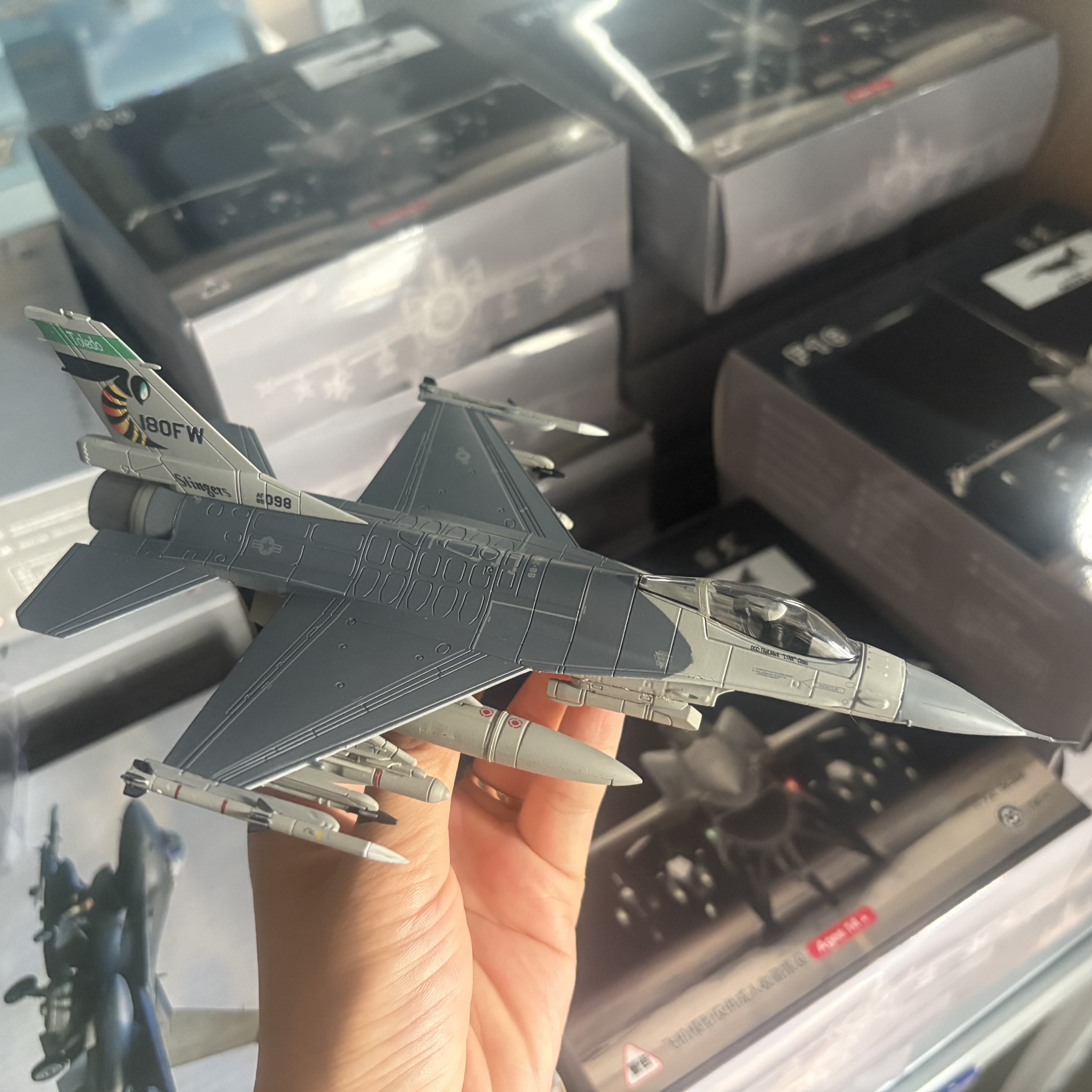 1/72 Scale U.S. Air Force F-16 - Model Kit F16 recensie en prijs